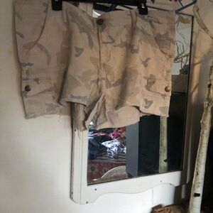 Faded Glory Camouflage Women Shorts - Beige and Gray